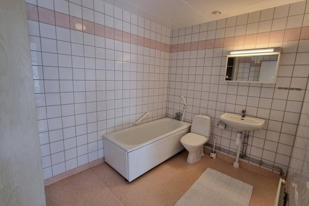 Trivsamt Parhus I Lugnt Omrade Inne I Tranas! Exterior photo