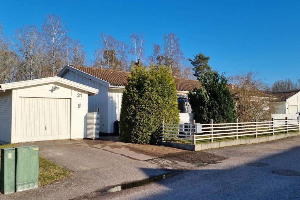 Trivsamt Parhus I Lugnt Omrade Inne I Tranas! Exterior photo