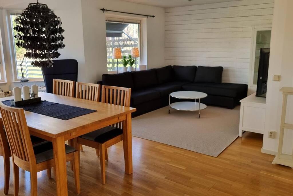 Trivsamt Parhus I Lugnt Omrade Inne I Tranas! Exterior photo