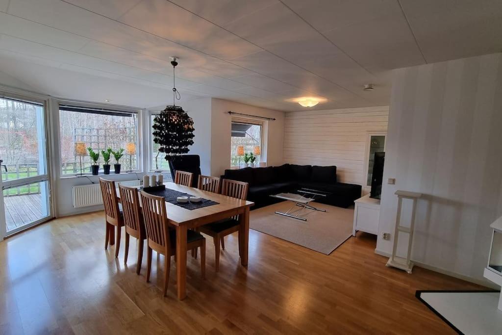 Trivsamt Parhus I Lugnt Omrade Inne I Tranas! Exterior photo